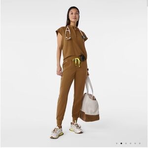 Zamora Jogger Scrub Pants™& Rafaela Oversized Scrub Top™